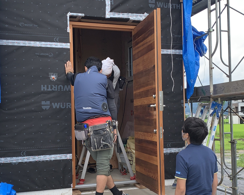 ガデリウス 玄関ドア 南魚沼市の米山工務店 ヨネコー建築設計事務所 ガデリウス 玄関ドア 南魚沼市の米山工務店 ヨネコー建築設計事務所